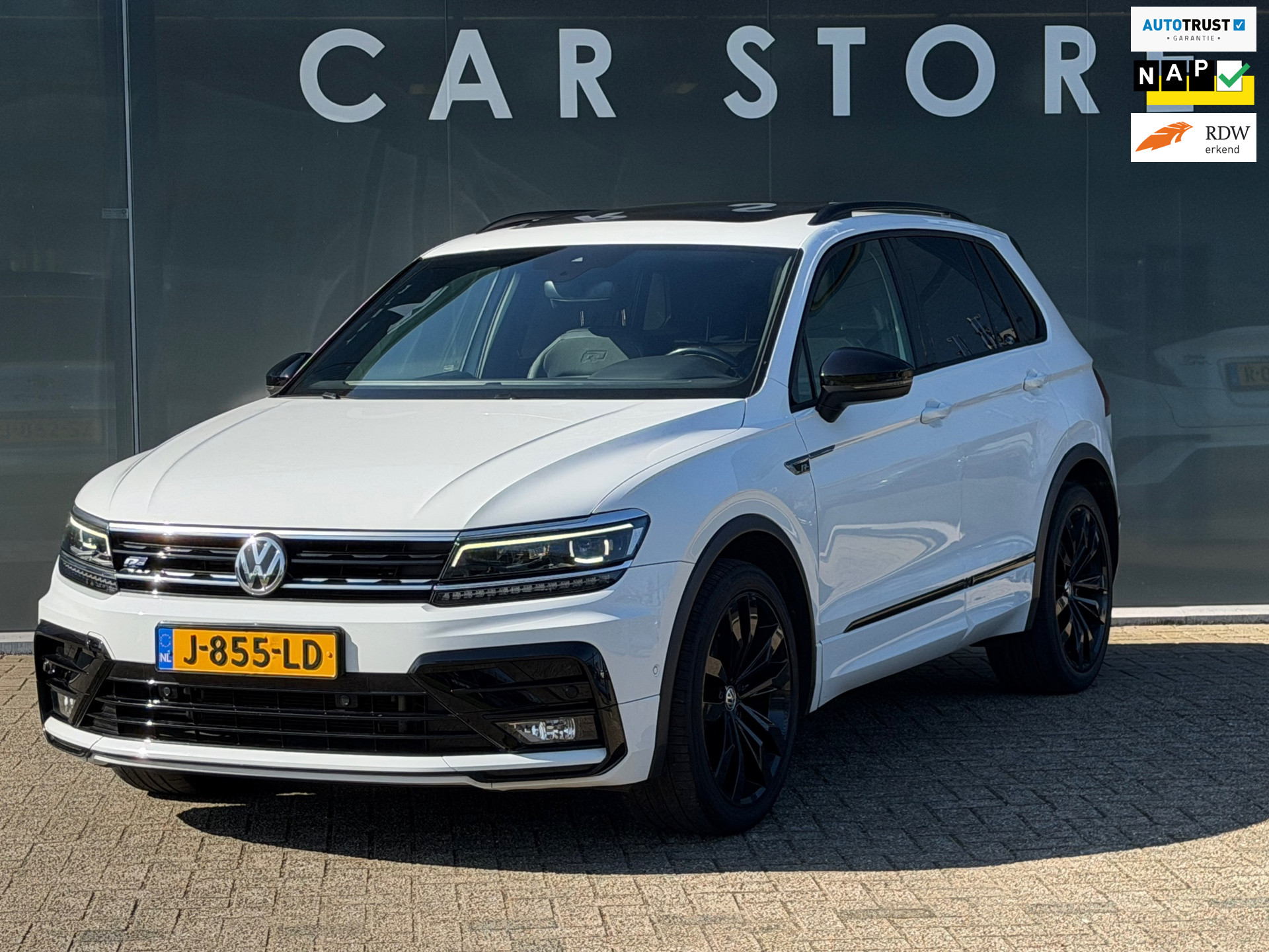 Volkswagen Tiguan 1.5 TSI DSG Highline R-LINE  Black Edition Pano Virtual 2020 - voorkant