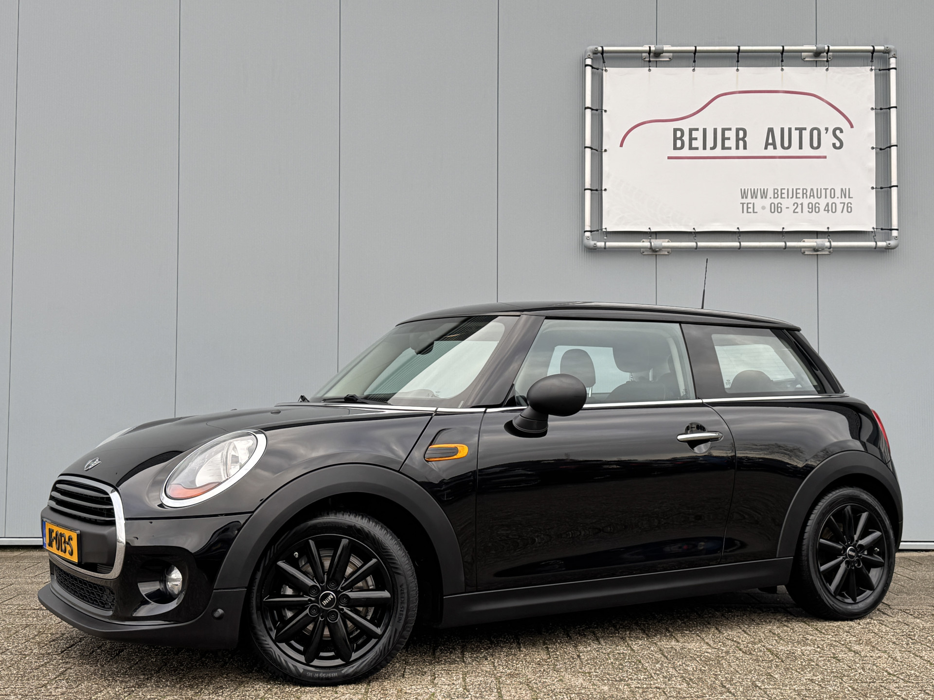 Foto van MINI ONE