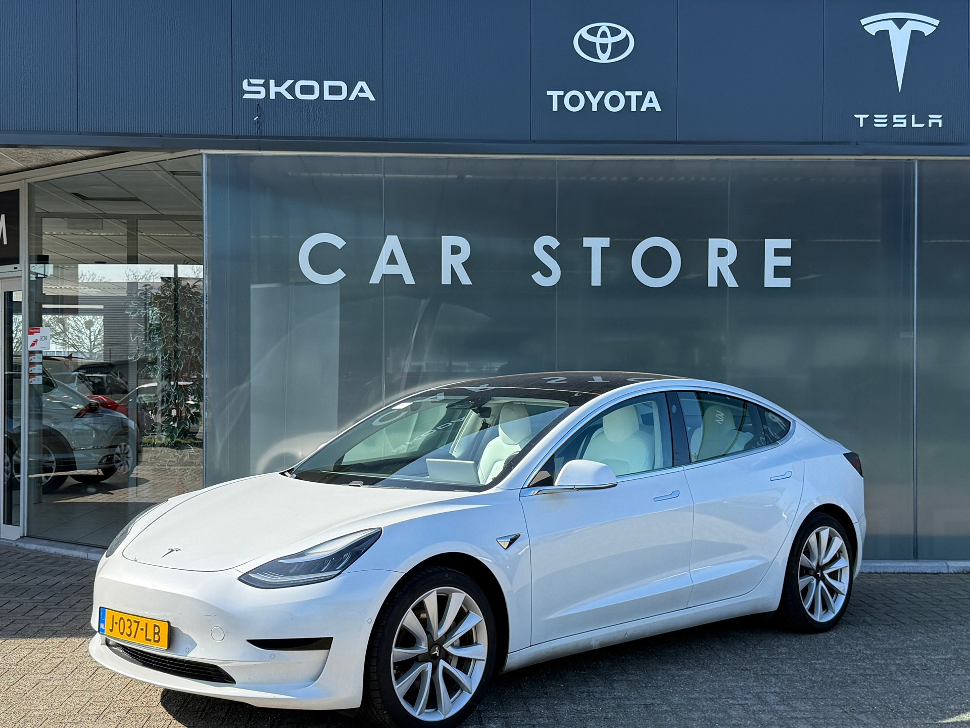 Tesla Model 3 Standard RWD Plus 60 kWh 93% SOH TREKHAAK AUTOPILOT 2020 - voorkant
