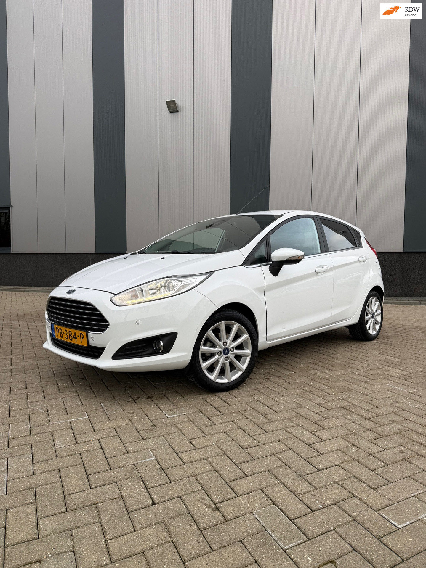 Ford Fiesta 1.0 EcoBoost Titanium 2017 NAP 100PK | Nette staat 2017 - voorkant