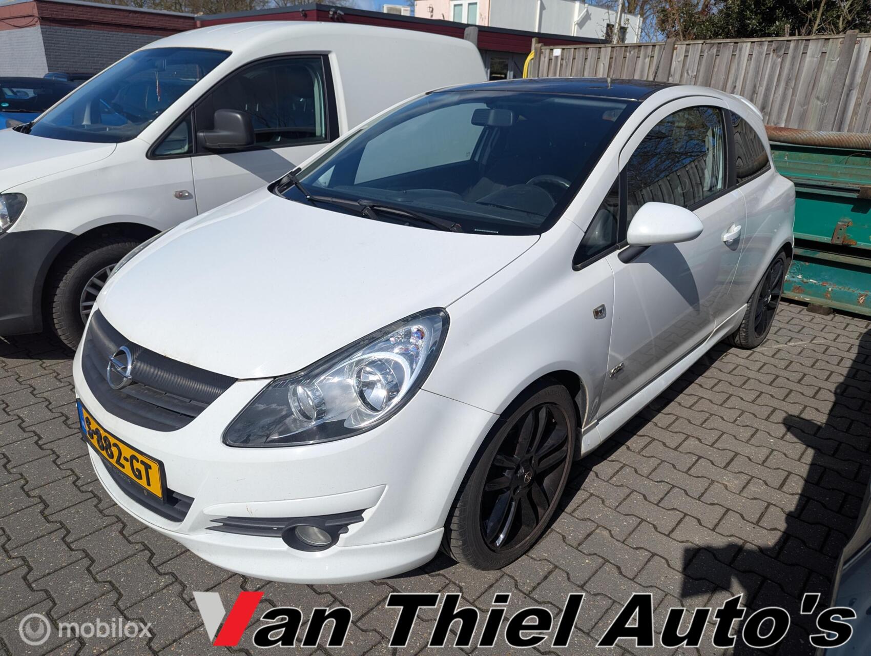 Opel Corsa 1.4-16V Cosmo 2010 - voorkant