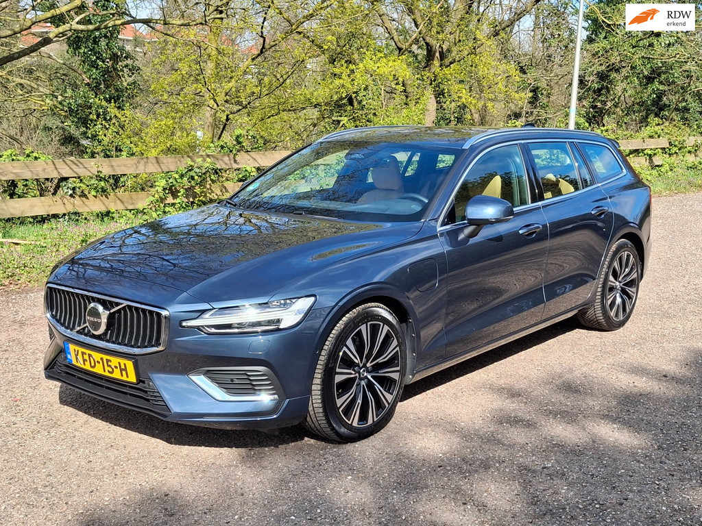 Volvo V60 2.0 T6 Plug-in hybrid AWD Ultimate Bright 2022 - voorkant