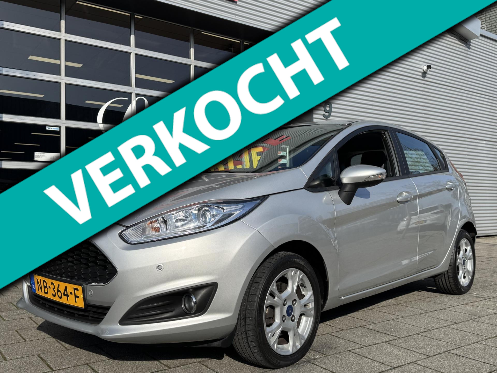 Ford Fiesta 1.0 Style Ultimate - Navigatie I Airco I LED I Xenon I PDC I Sport velgen I Dealer onderhouden 2016 - voorkant