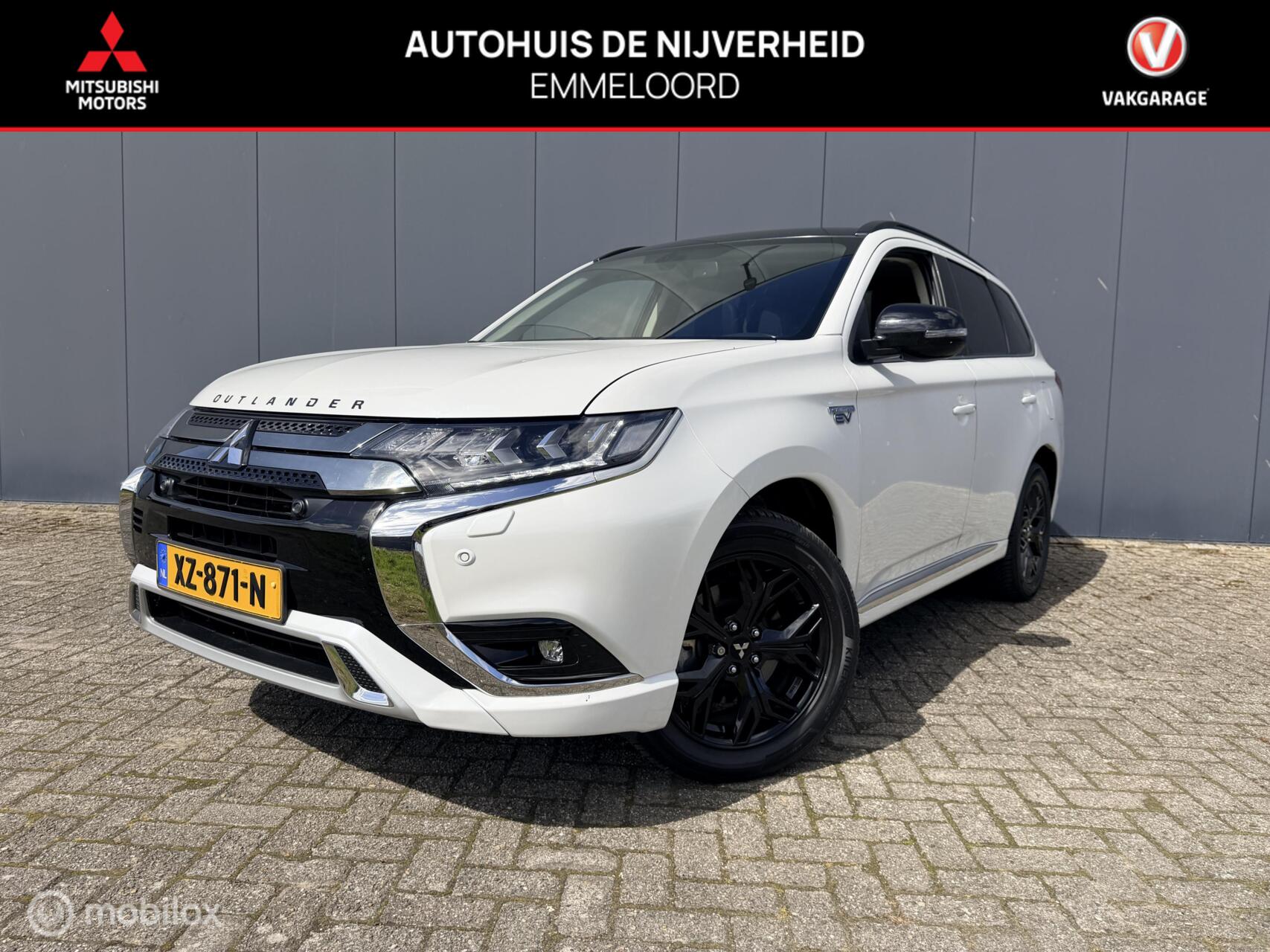 Mitsubishi Mitsubishi Outlander 2.4 PHEV Intense+ |TREKHAAK|ALLSEASON BANDEN | CARPLAY 2019 - voorkant