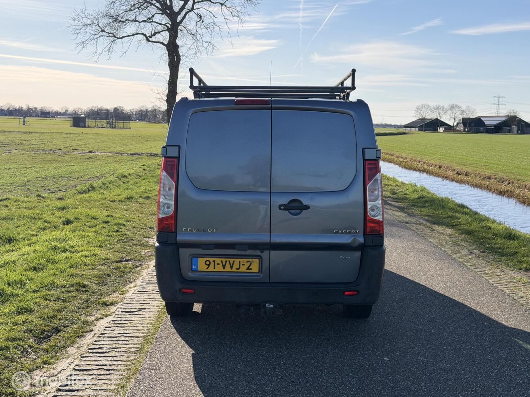 Foto van Peugeot Expert 229 L2h1 2.0hdif 16v-136 DC
