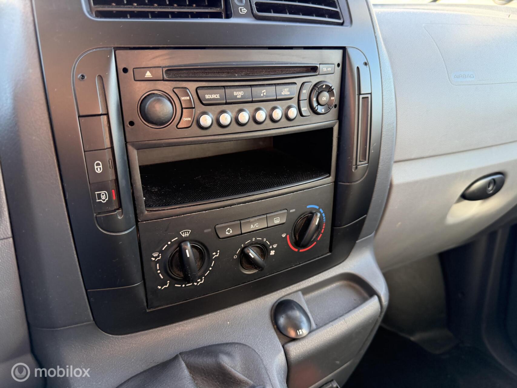 Foto van Peugeot Expert 229 L2h1 2.0hdif 16v-136 DC