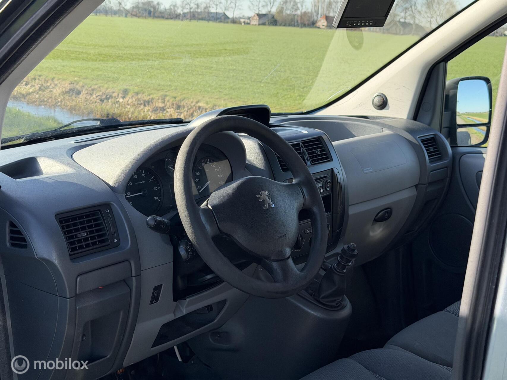 Foto van Peugeot Expert 229 L2h1 2.0hdif 16v-136 DC