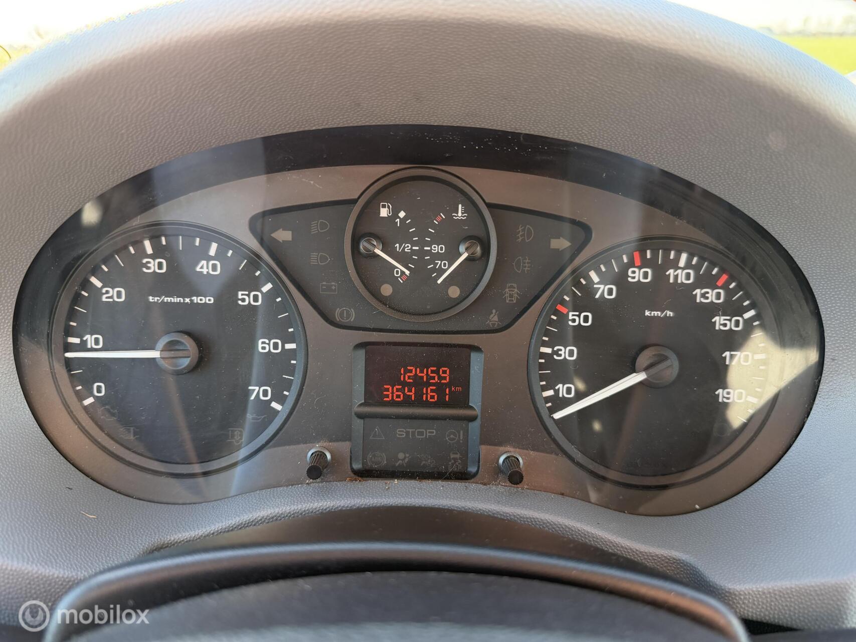 Foto van Peugeot Expert 229 L2h1 2.0hdif 16v-136 DC