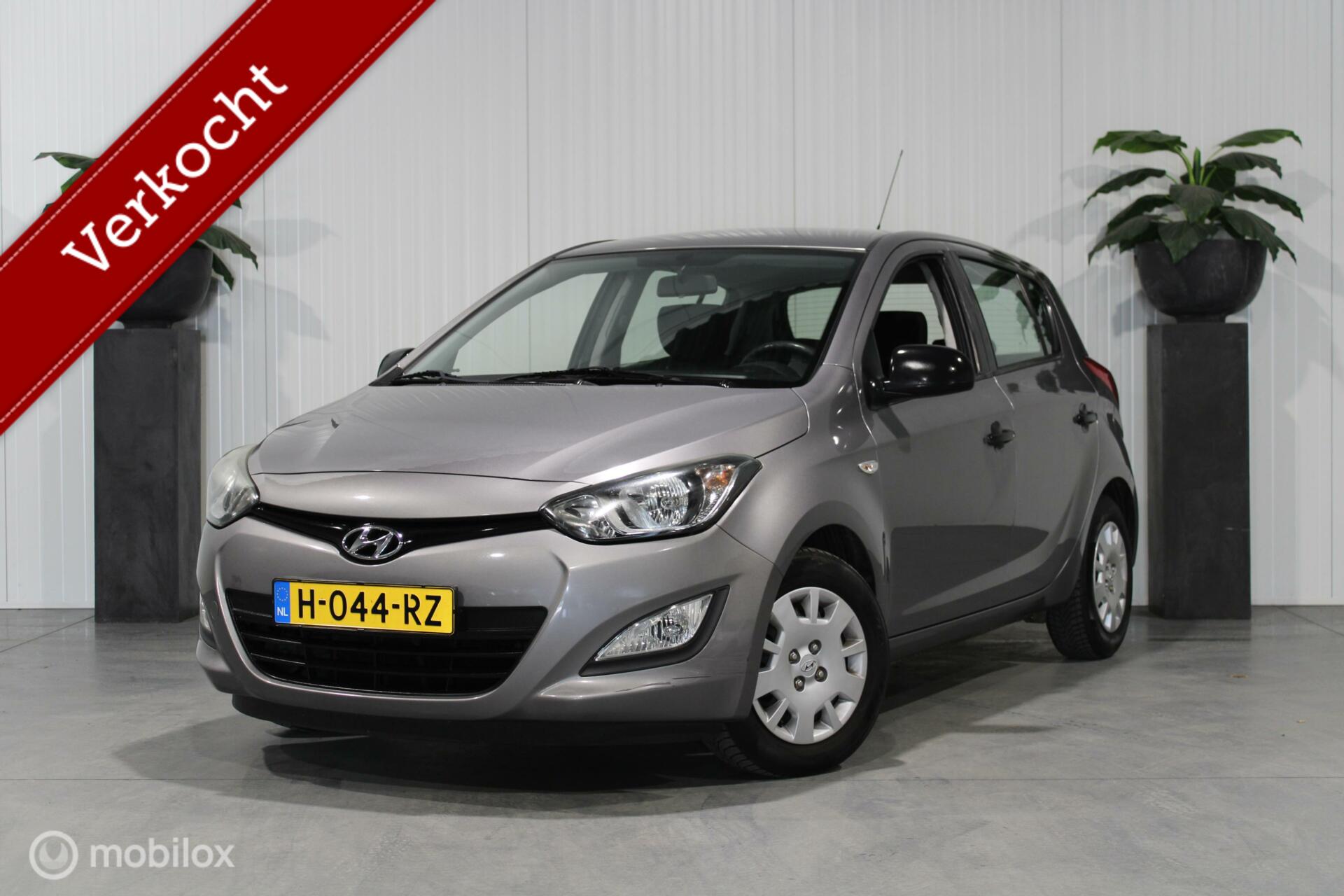 Hyundai I20 1.2i Business Edition airco elektrische ramen 2013 - voorkant