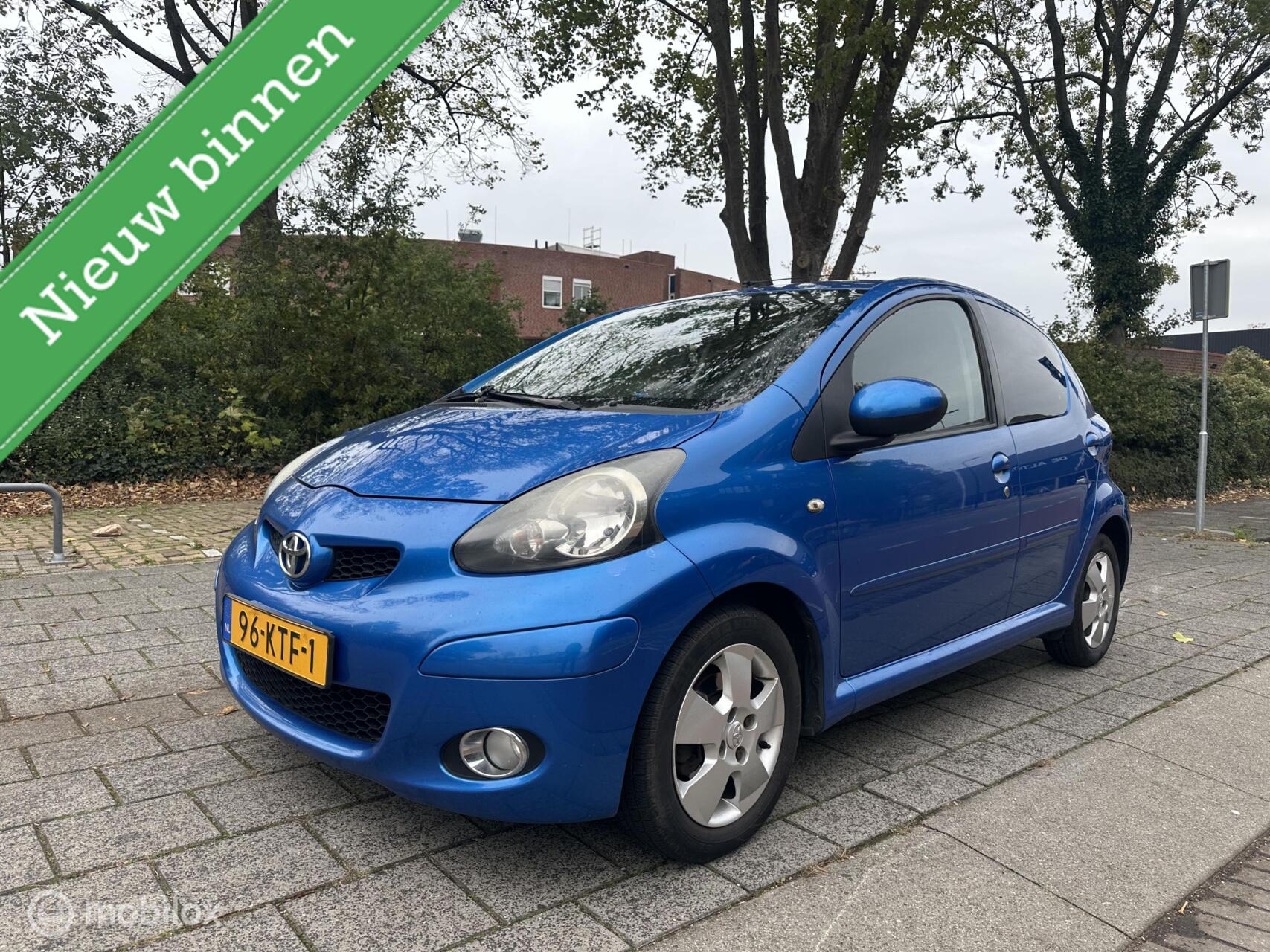 Toyota Toyota Aygo 1.0-12V Dynamic Blue 2010 - voorkant