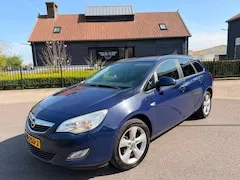 Opel Astra 2.0 CDTi Edition 2011 - voorkant