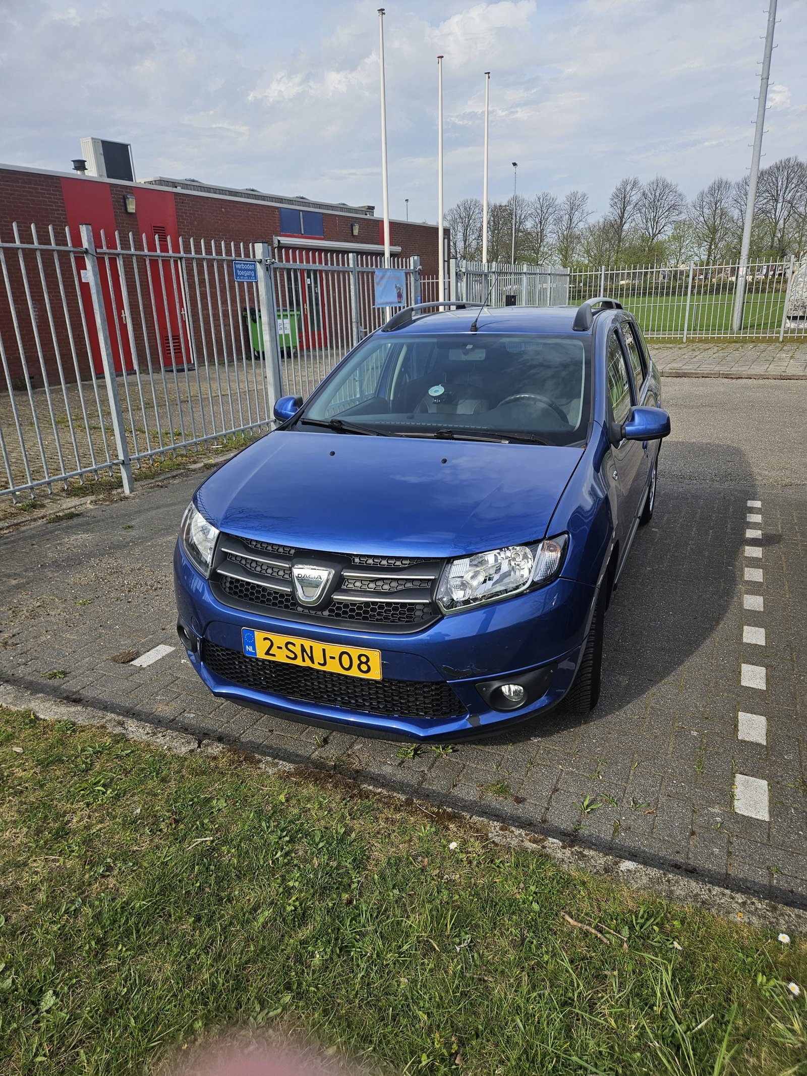 Dacia Logan MCV 0.9 TCe Prestige 2013 - voorkant