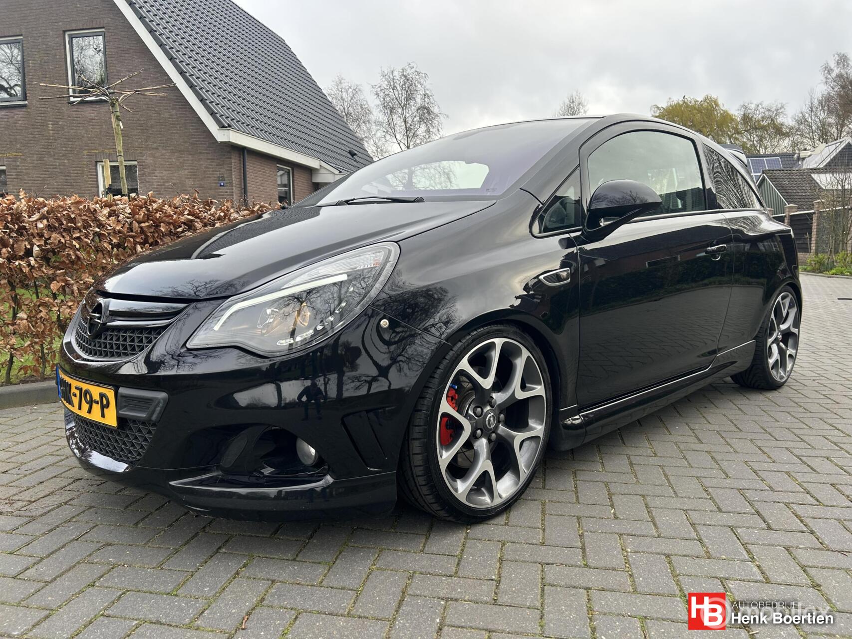 Opel Corsa 1.6-16V Turbo OPC 2011 - voorkant