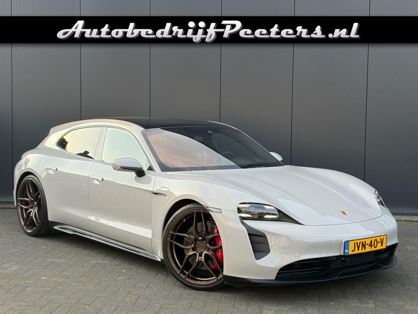 Foto van PORSCHE TAYCAN GTS