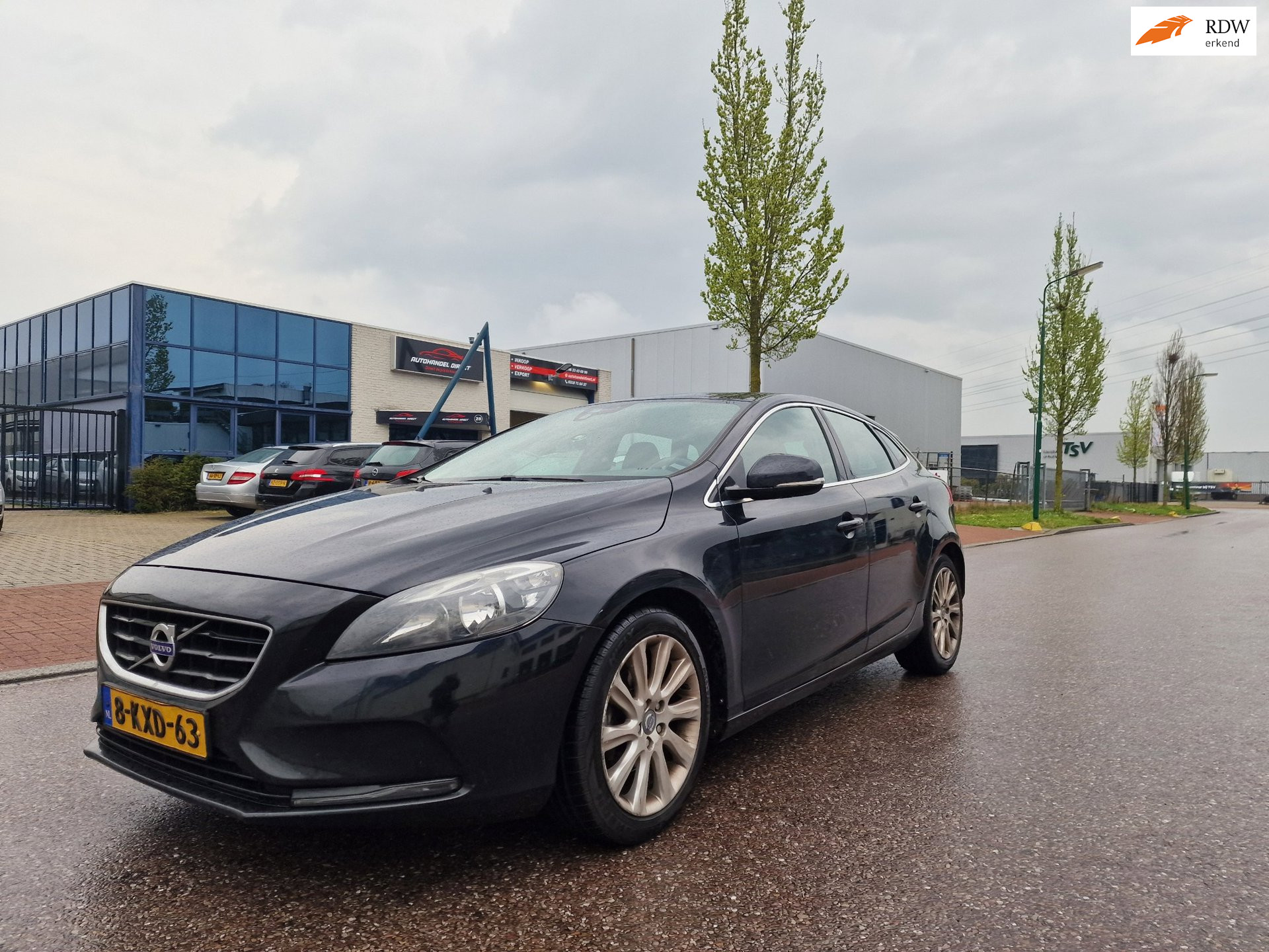 Volvo V40 1.6 D2 Momentum NAVI PSENSOR CRUISE TREKHAAK 2 X SLEUTELS 2013 - voorkant