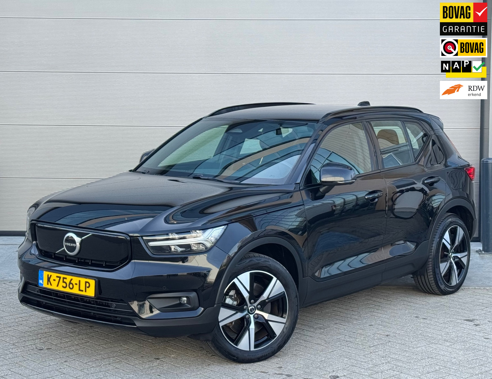 Volvo XC40 Recharge P8 AWD R-Design 2020 Zwart 92% SOH|NAP 2020 - voorkant