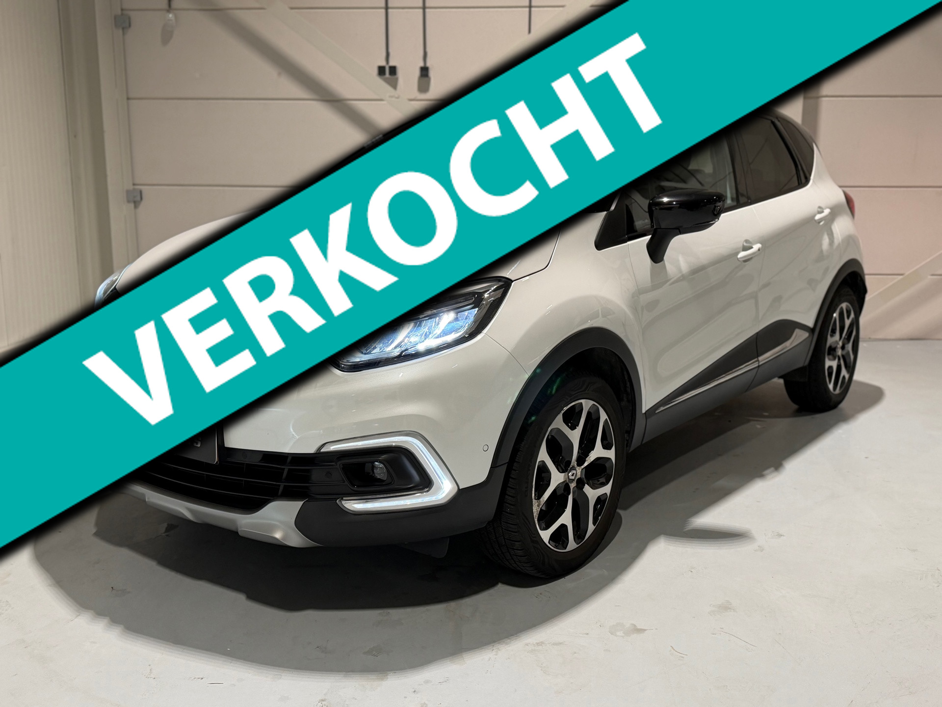 Renault Captur 0.9 TCe Dealer onderhouden, R-Link, Camera + parkeerssenoren, LED,keyless entry/start 2018 - voorkant