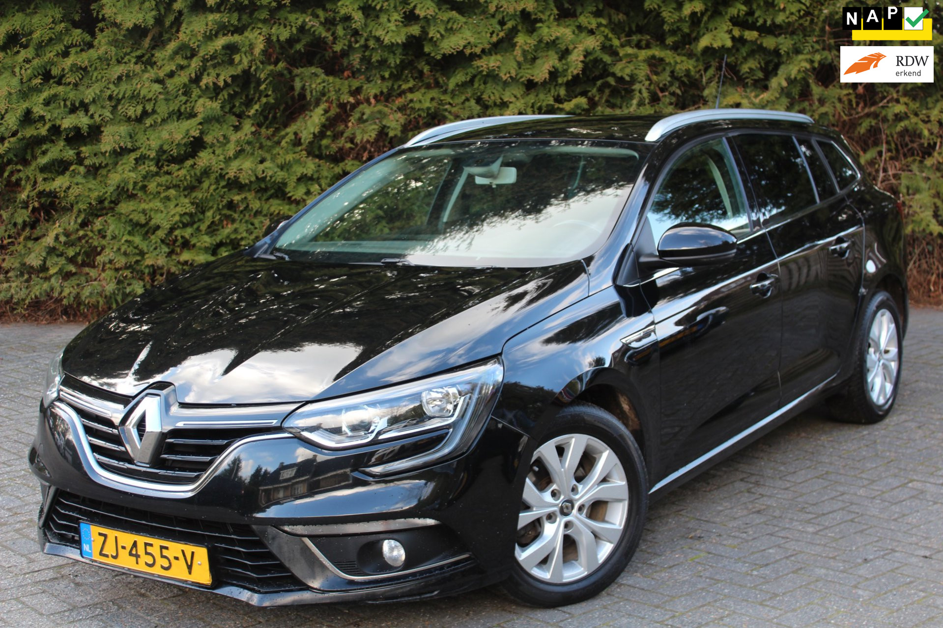 Renault Megane 1.5 Blue dCi Limited 116PK | Trekhaak | Navigatie | PDC | Cruise Control 2019 - voorkant