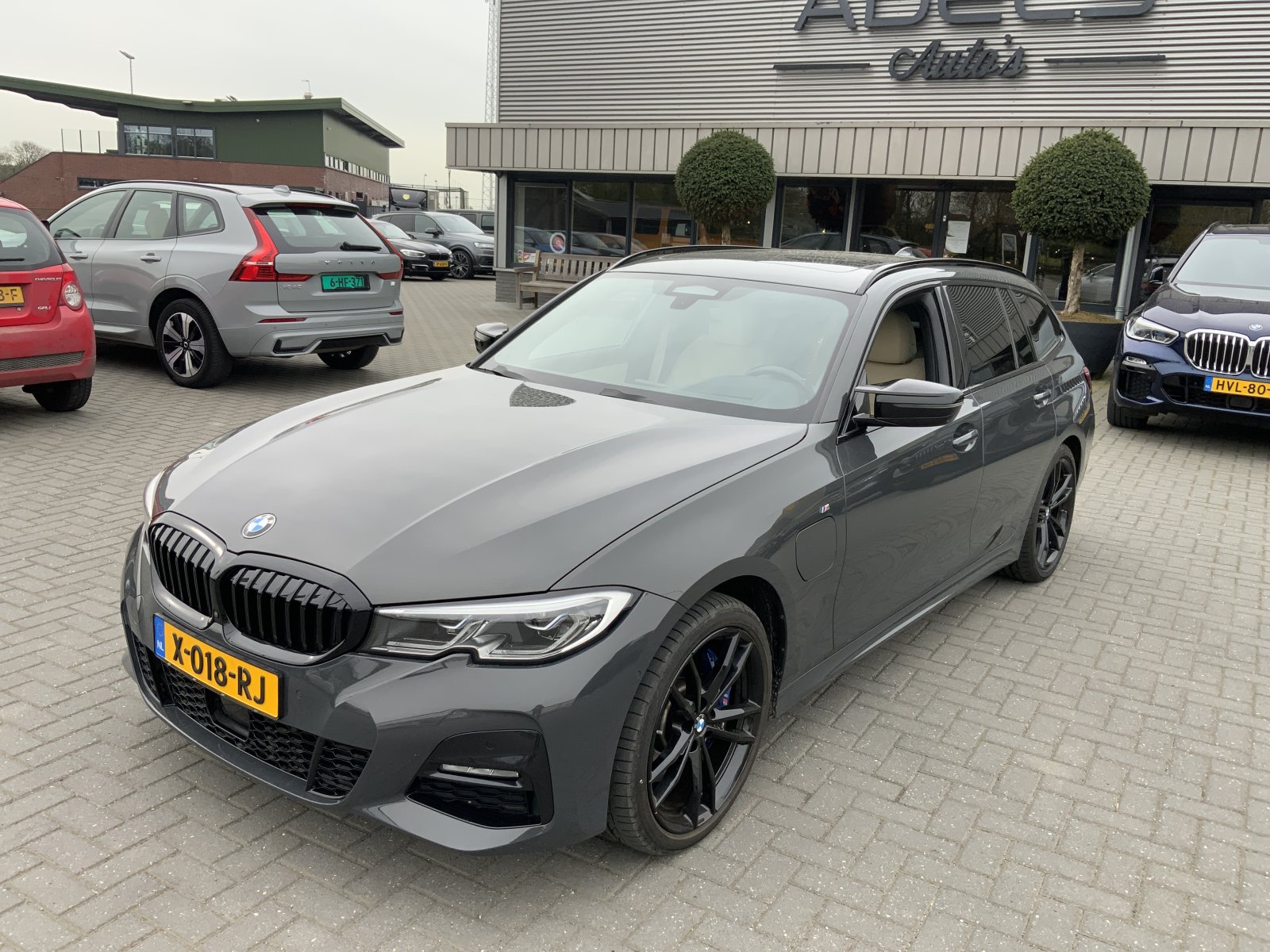 BMW 3-serie Touring 330e xDr. High Exec. 2020 - voorkant