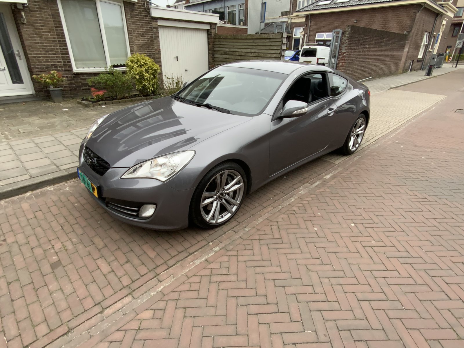 Hyundai Genesis 3.8 V6 2011 - voorkant