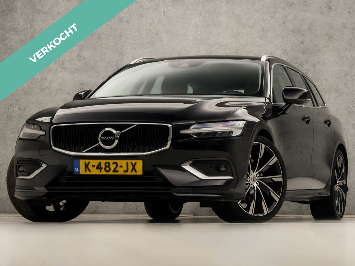 Volvo V60 2.0 B3 Inscription Sport 2021 - voorkant