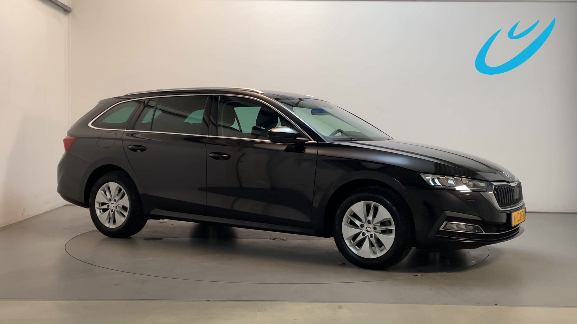 Skoda Octavia 1.0 TSI 110pk Business Edition Plus Virtual Cockpit Parkeersensoren Navigatie DAB+ 2021 - voorkant