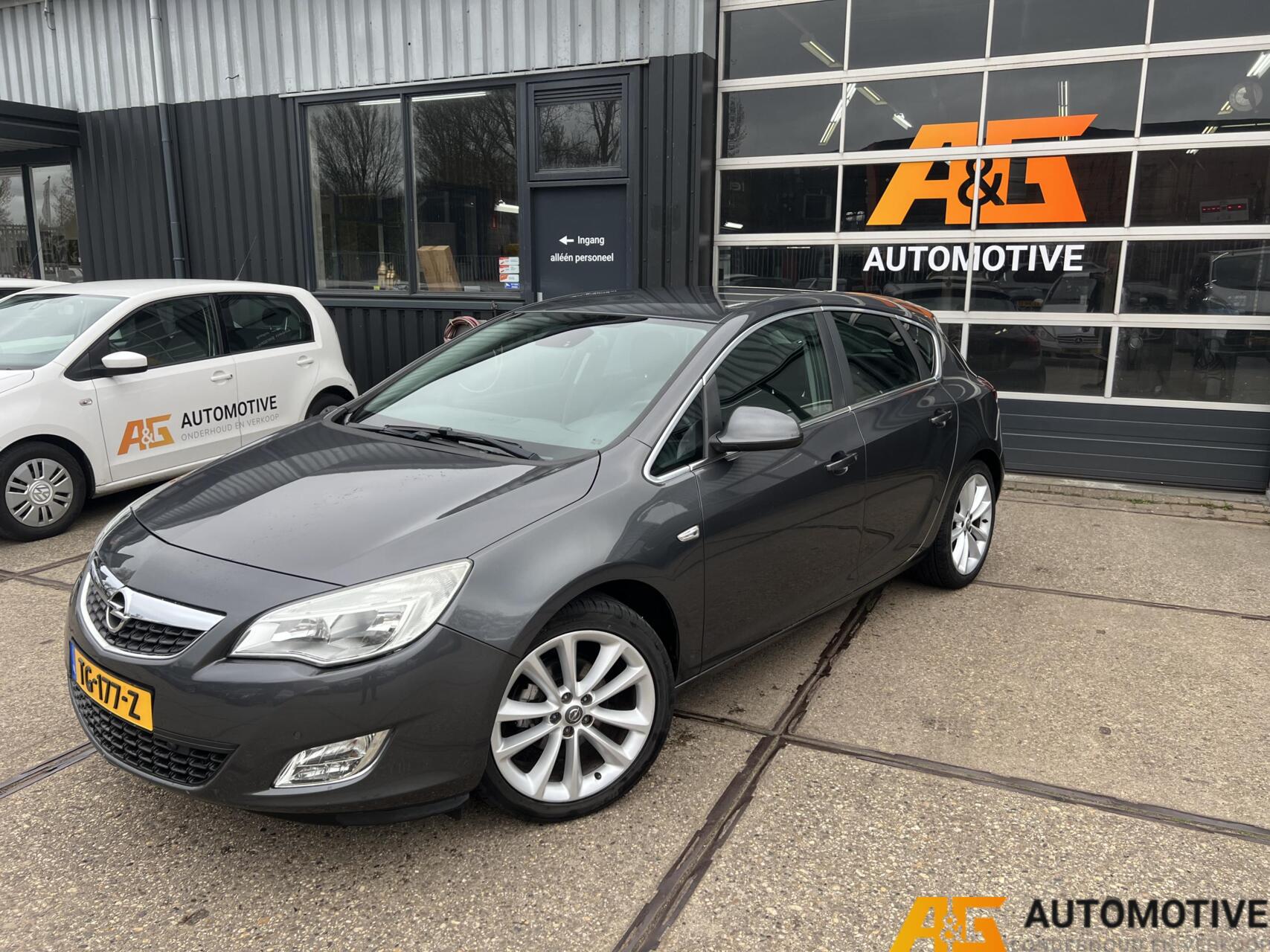 Opel Astra 1.4 Turbo Sport | Airco | Cruise | Nieuwe APK | 2010 - voorkant