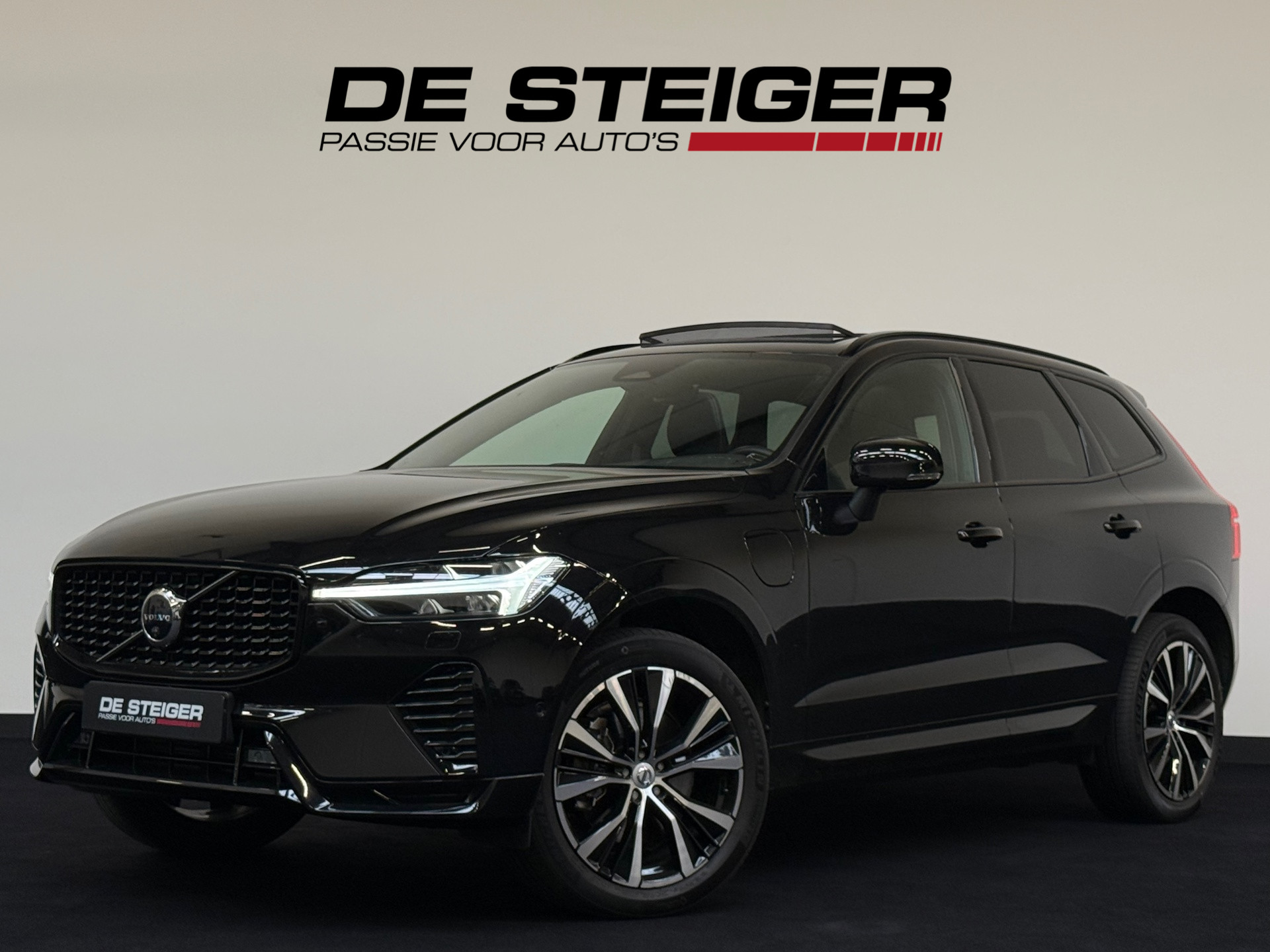 Volvo Xc60 2.0 T6 Plug-in hybrid AWD Ultimate Dark Pano ACC 360 Camera Trekhaak 2022 - voorkant