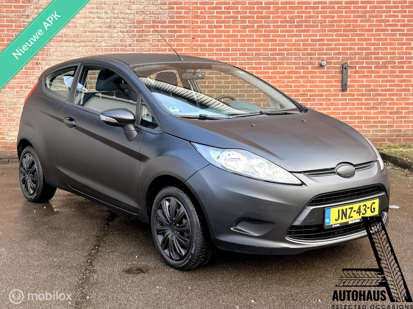 Ford Fiesta 1.25 Titanium Stoelverwarming | Nieuwe APK | aux 2010 - voorkant