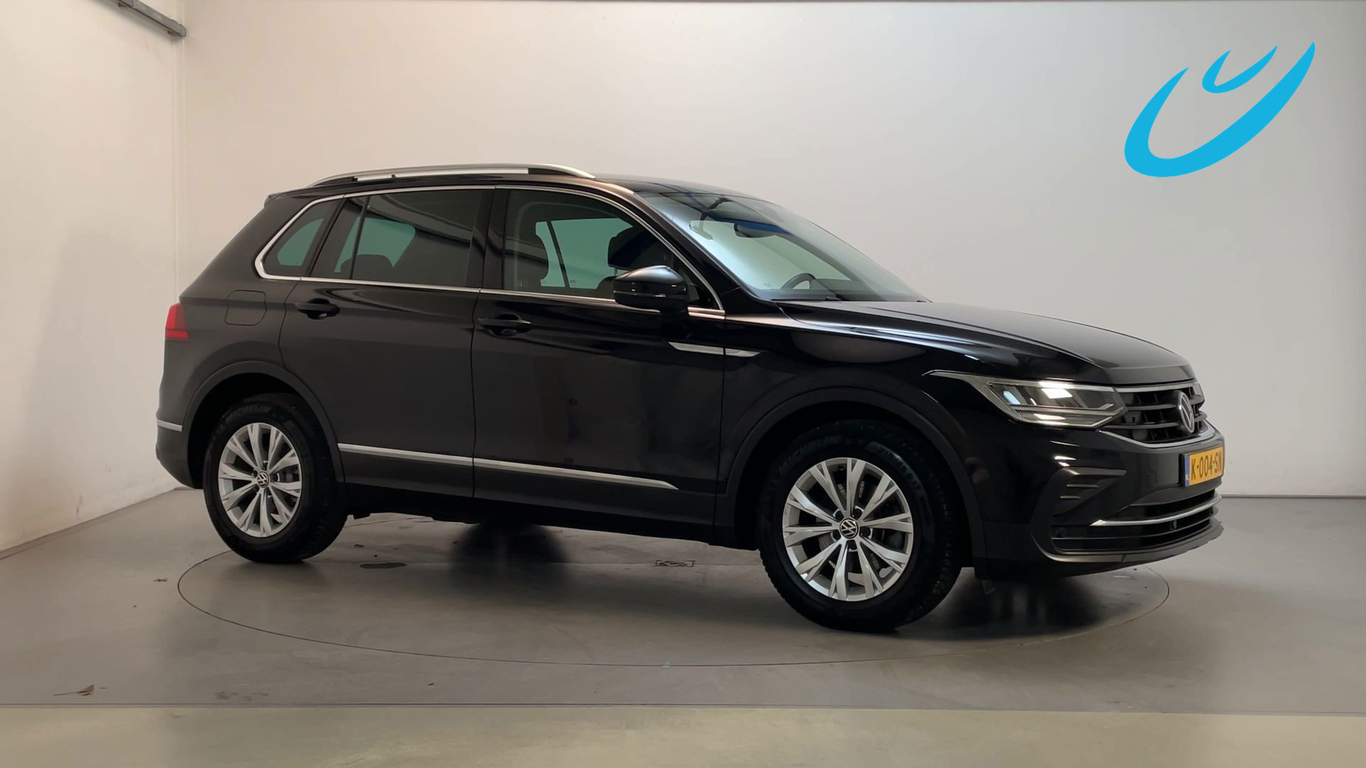Volkswagen Tiguan 1.5 TSI Life Business Trekhaak Navigatie Parkeersensoren DAB+ Climate Control 2021 - voorkant