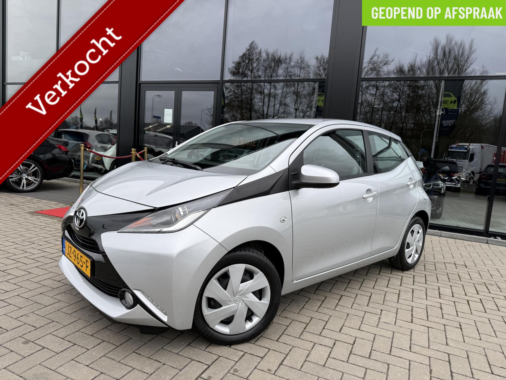 Toyota Toyota Aygo 1.0 VVT-i x-play|Camera|Navi|Cruise 2016 - voorkant