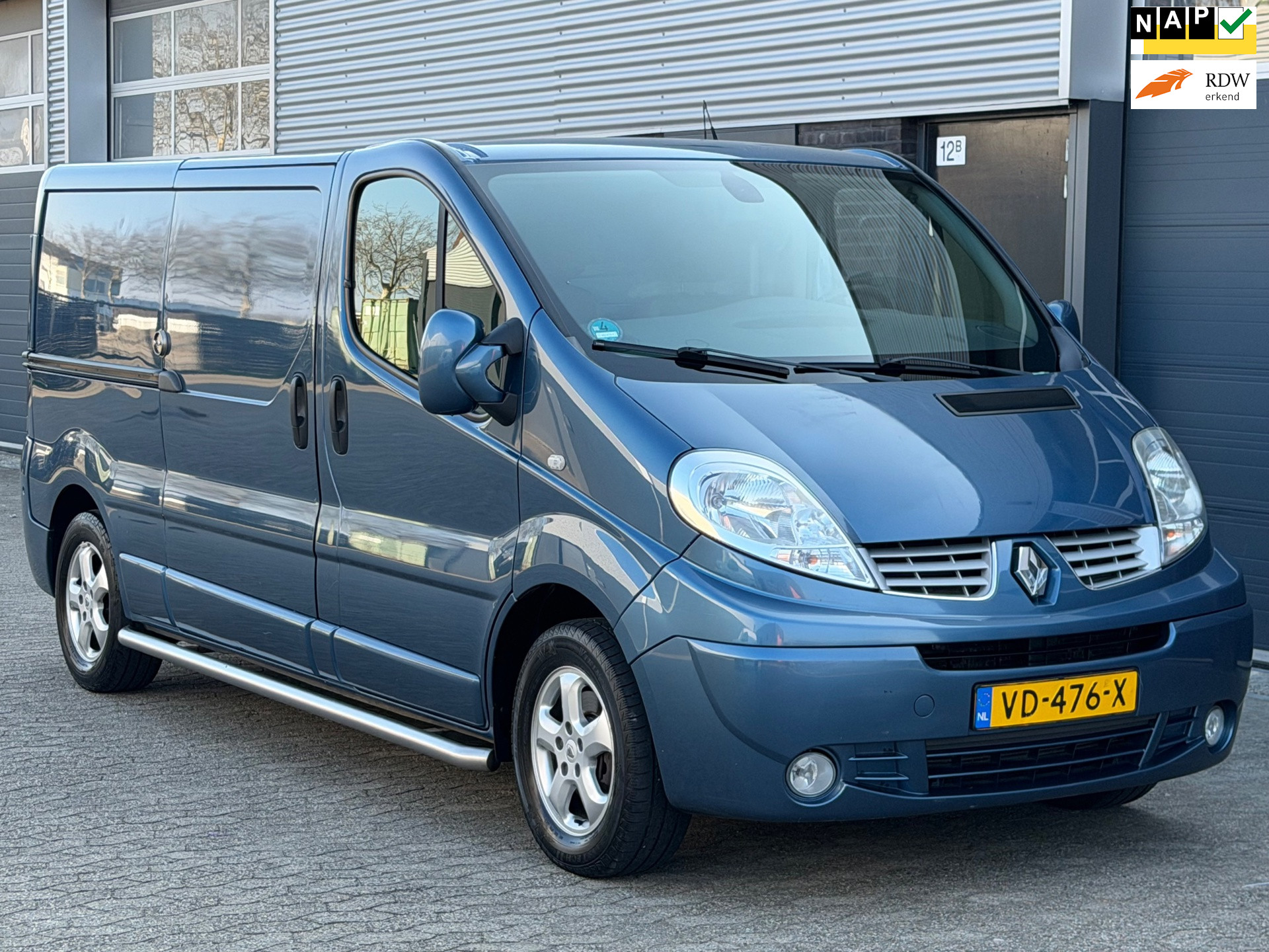 Renault Trafic 2.0 dCi T29 L2H1 NAVI CRUISE AIRCO TREKHAAK AUTOMAAT 2013 - voorkant