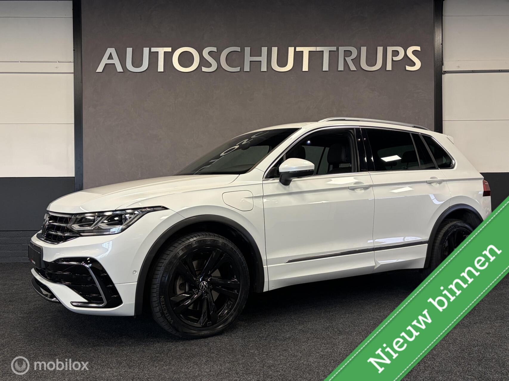 Volkswagen Tiguan 1.4 TSI eHybrid R-Line Business+ IQ LIGHT / PANO / TR.HAAK / ACC / CARPLAY / BOMVOL! / 2022 - voorkant