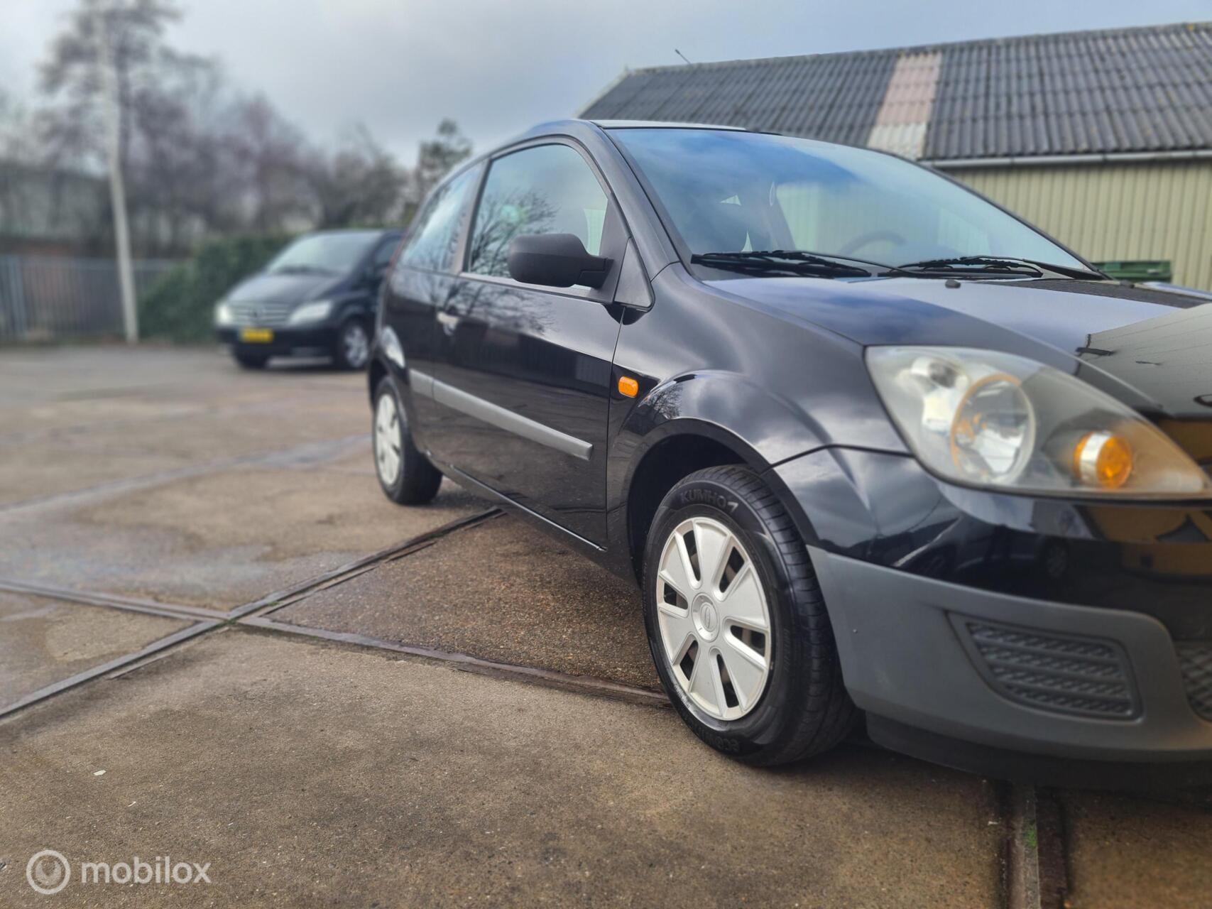 Ford Fiesta 1.3-8V Style Orgineel 109827 km   nap 2007 - voorkant