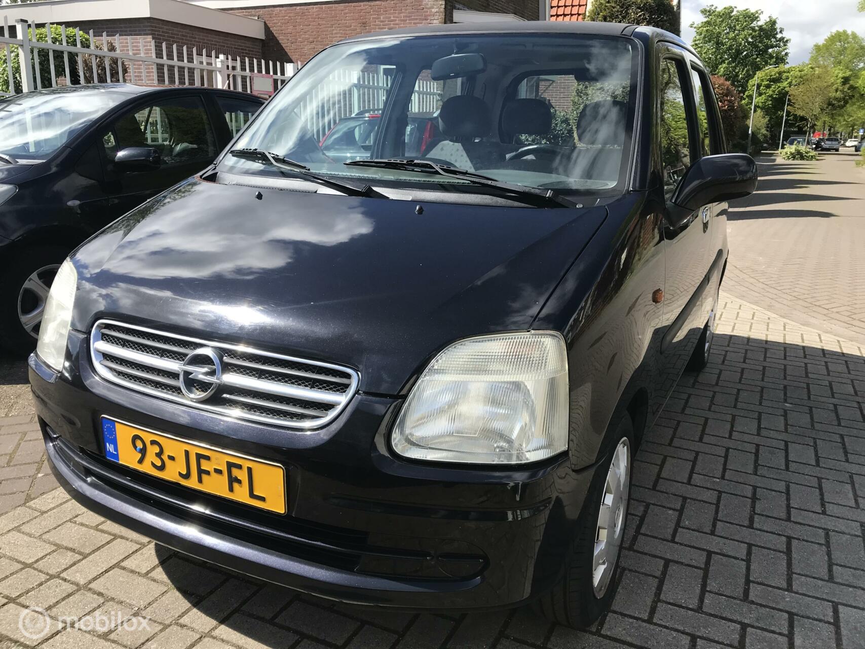 Opel Agila 1.2-16V Comfort 2002 - voorkant