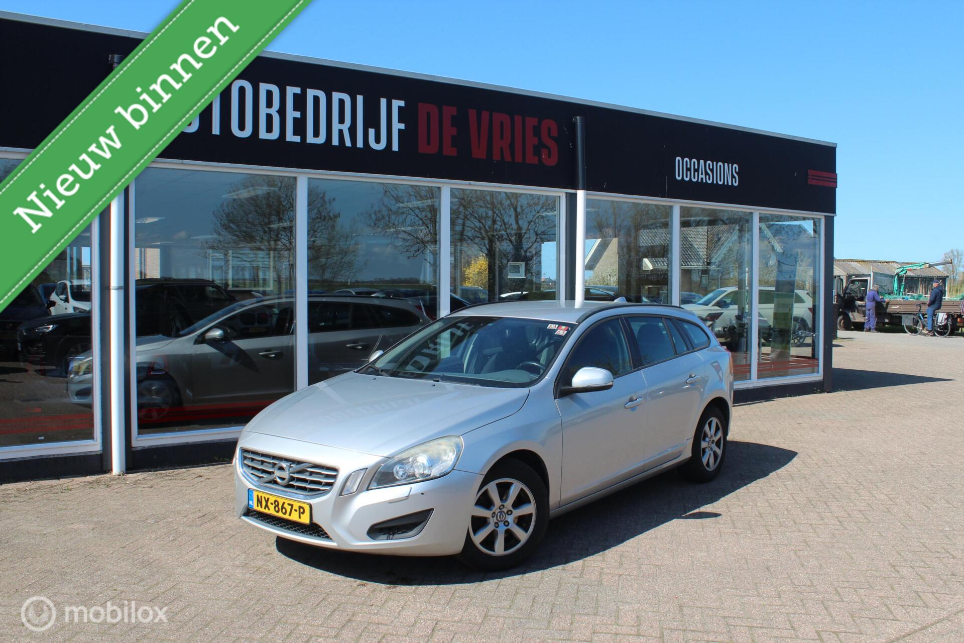 Volvo V60 1.6 DRIVe Momentum Xenon/Stoelverwarming/Navi/Clima 2012 - voorkant