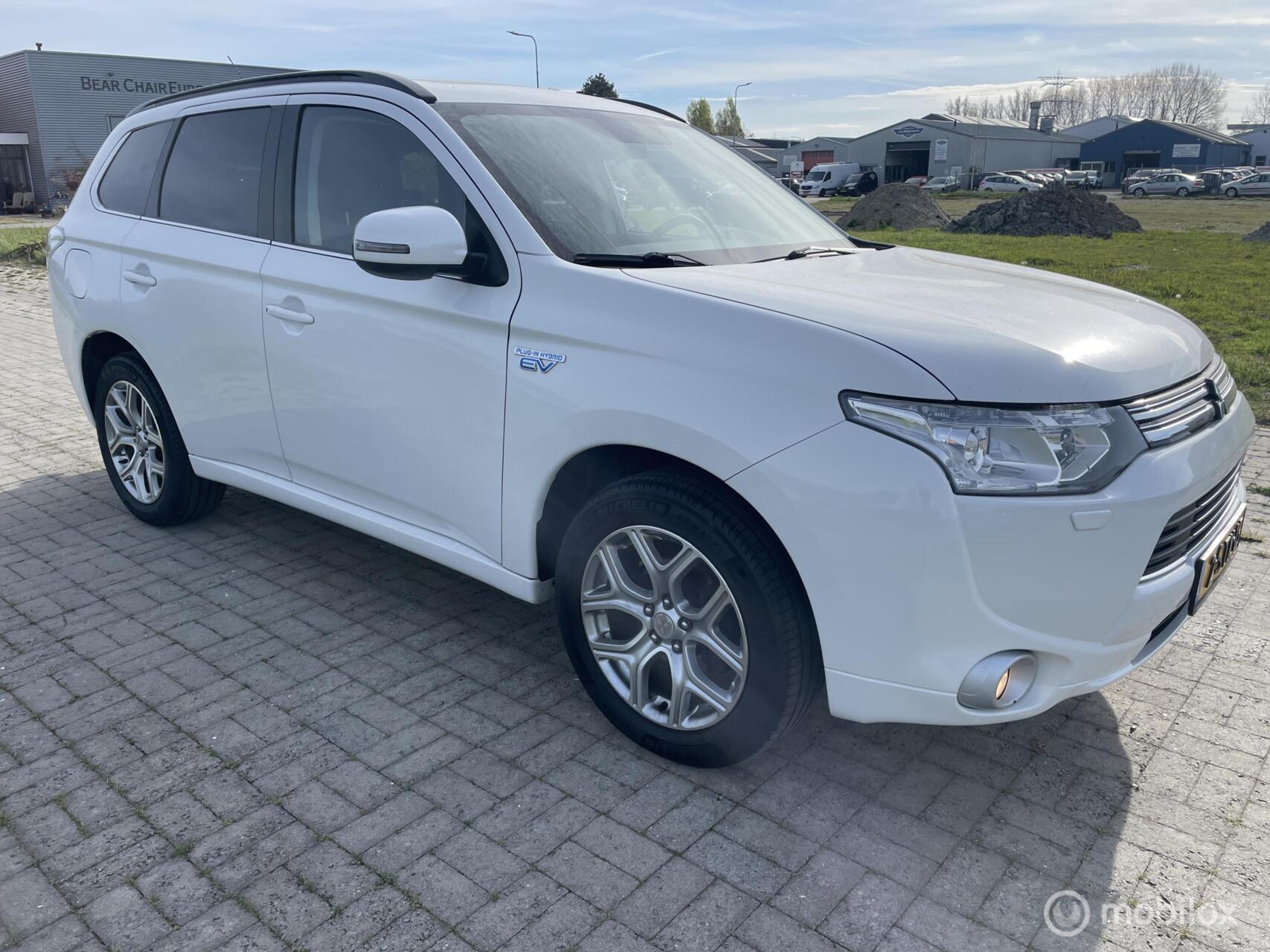 Foto van MITSUBISHI MITSUBISHI OUTLANDER