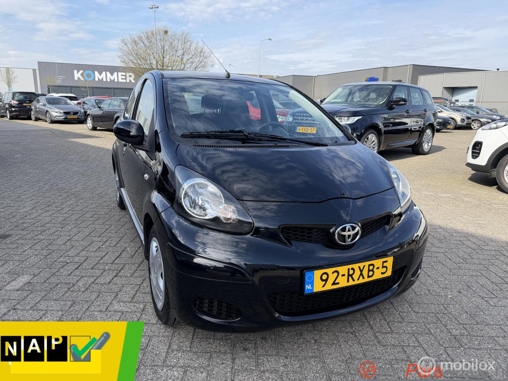 Toyota Toyota Aygo 1.0-12V Comfort Navigator,Airco,5drs,Navi,Dealer onderhouden 2011 - voorkant