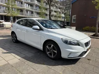 Volvo V40 2.0 D2 R-Design Business 2015 - voorkant