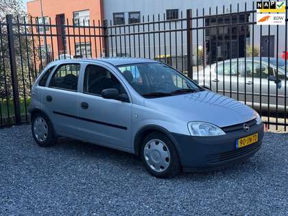 Opel Corsa 1.2-16V 2002 - voorkant