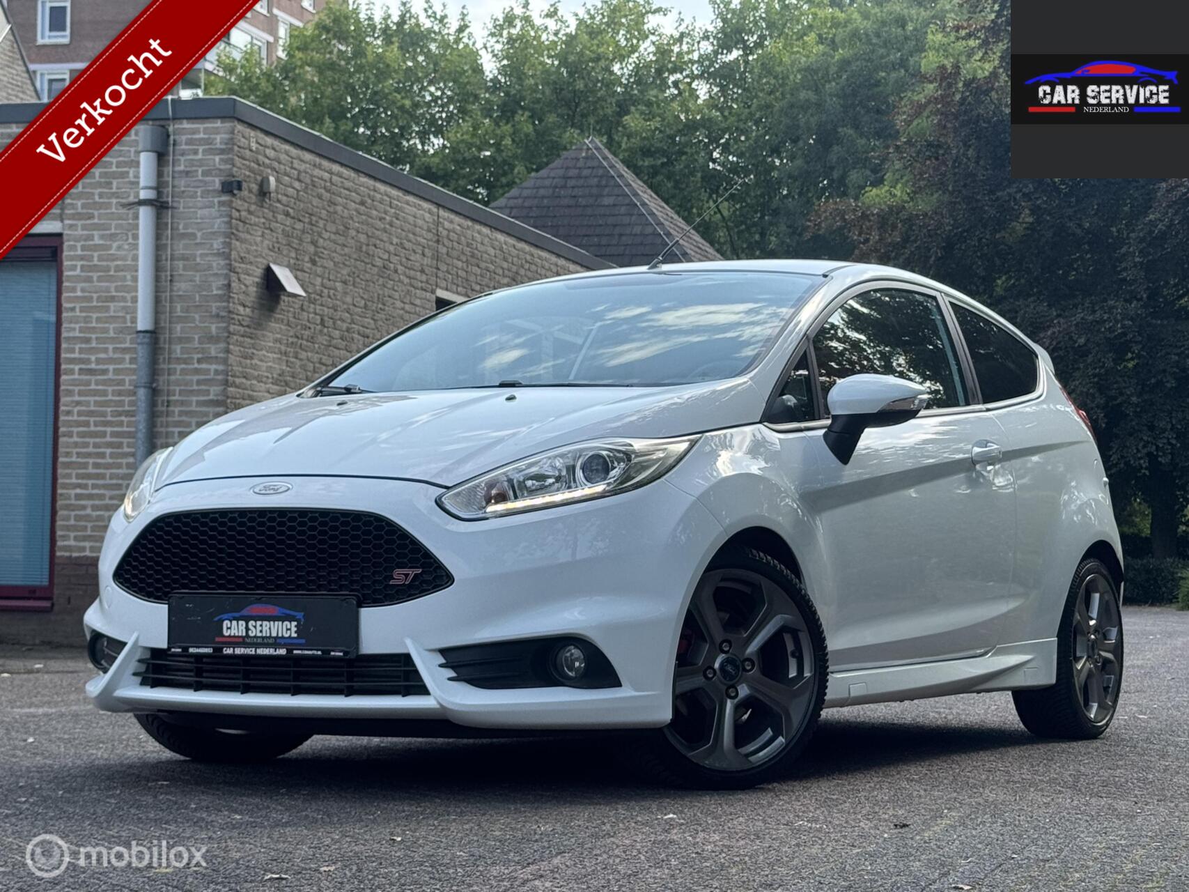 Ford Fiesta 1.6 ST2/220PK/CAMERA/KEYLESS/LMV/STLVW/NAVI/NETTE STAAT 2014 - voorkant
