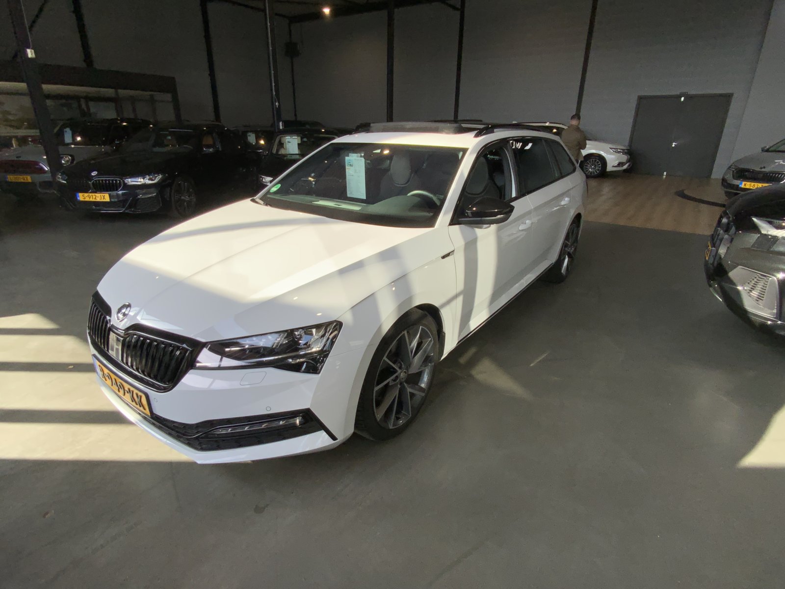 Skoda Superb Combi 1.5 TSI Sportl. Bns 2022 - voorkant