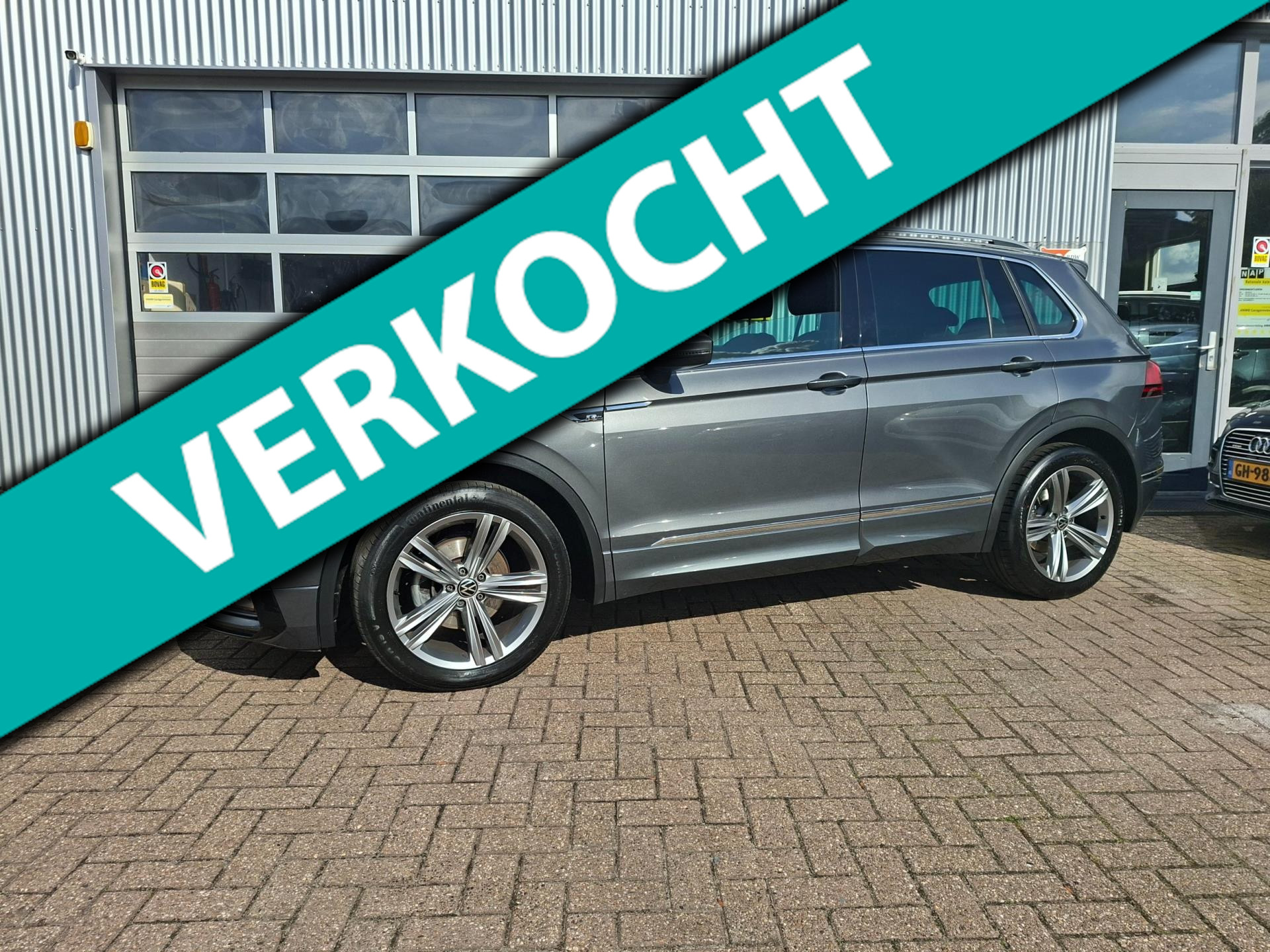Volkswagen Tiguan 1.5 TSI ACT R-Line DSG Trekhaak Lane asist Apple car Virtual 2020 - voorkant