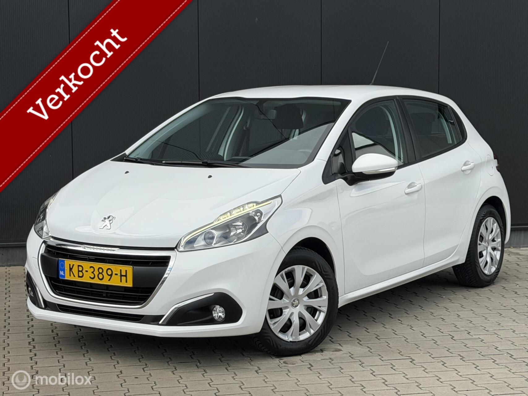 Peugeot 208 1.2 82PK Blue Lion | CRUISE | CARPLAY | NAVI | 2016 - voorkant