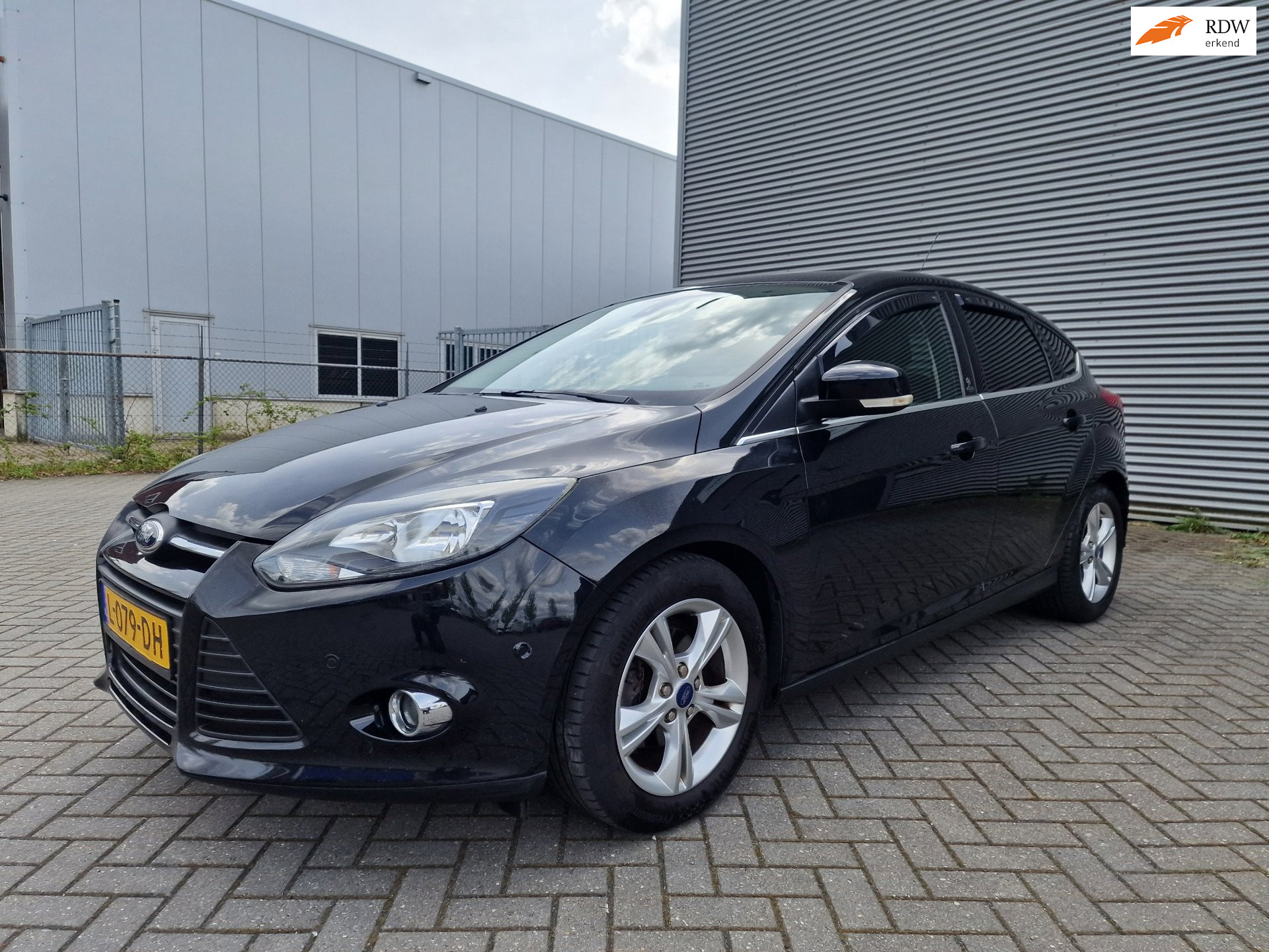 Ford Focus 1.0 Titanium NAVI PSENSOR CRUISE TREKHAAK 3 X SLEUTELS 2012 - voorkant