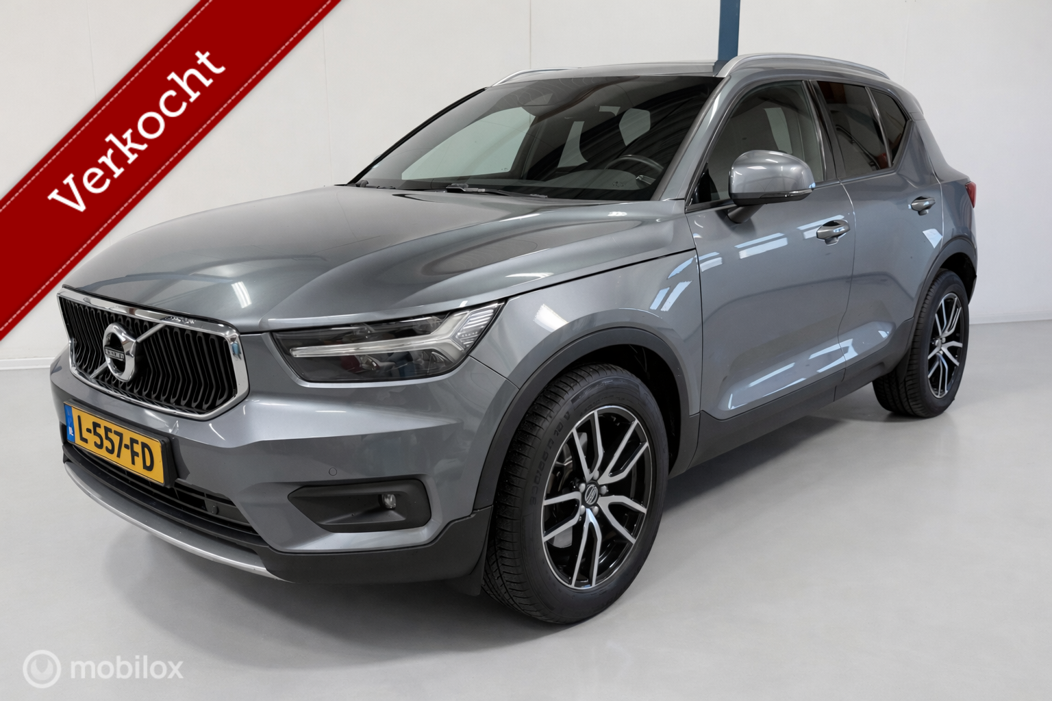 Volvo XC40 2.0 T4 AWD Momentum PANO/NAVI 2018 - voorkant