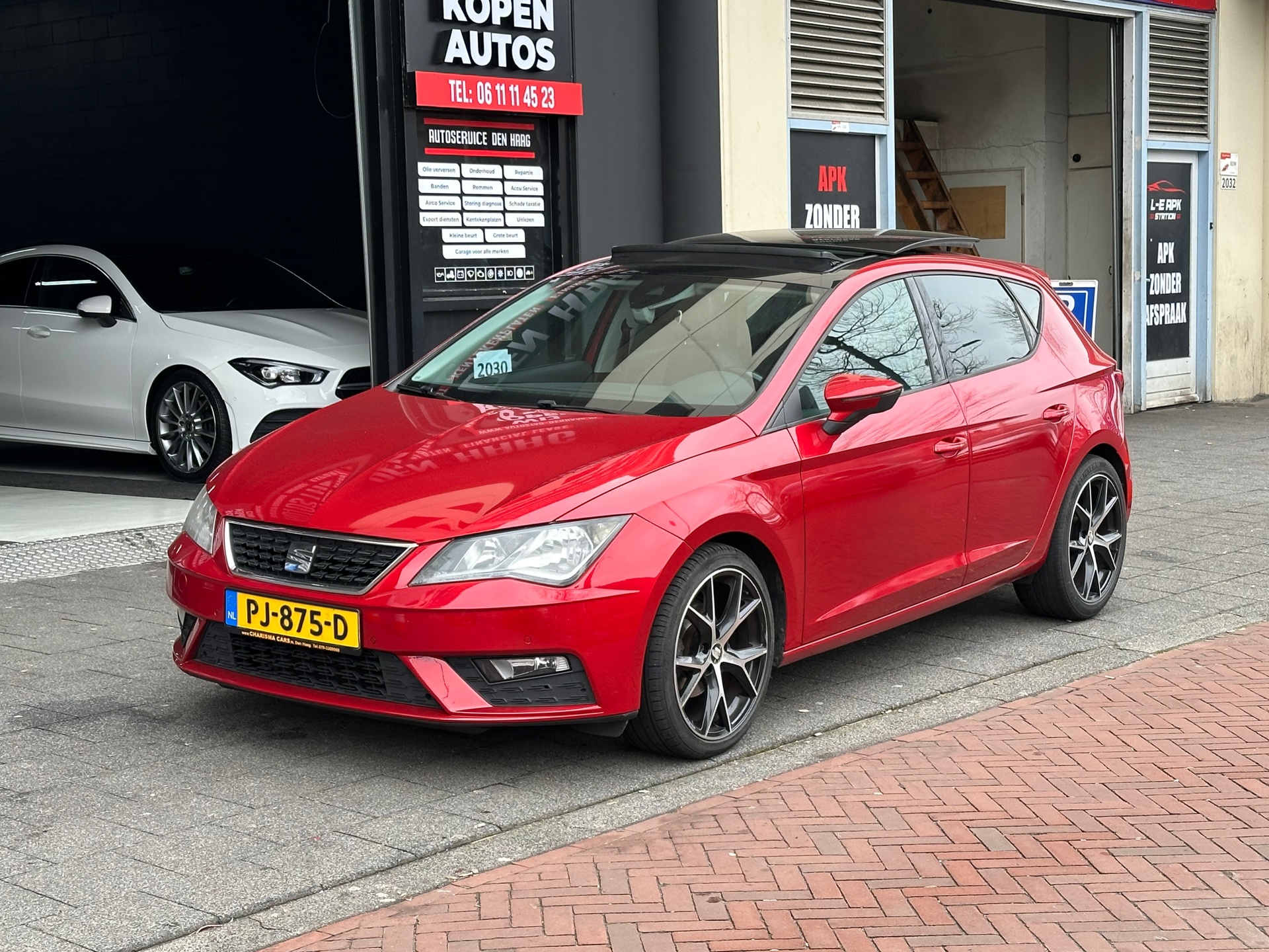 Seat Leon 1.0 EcoTSI Style Aut Leer Navi Carplay Pano 2017 - voorkant