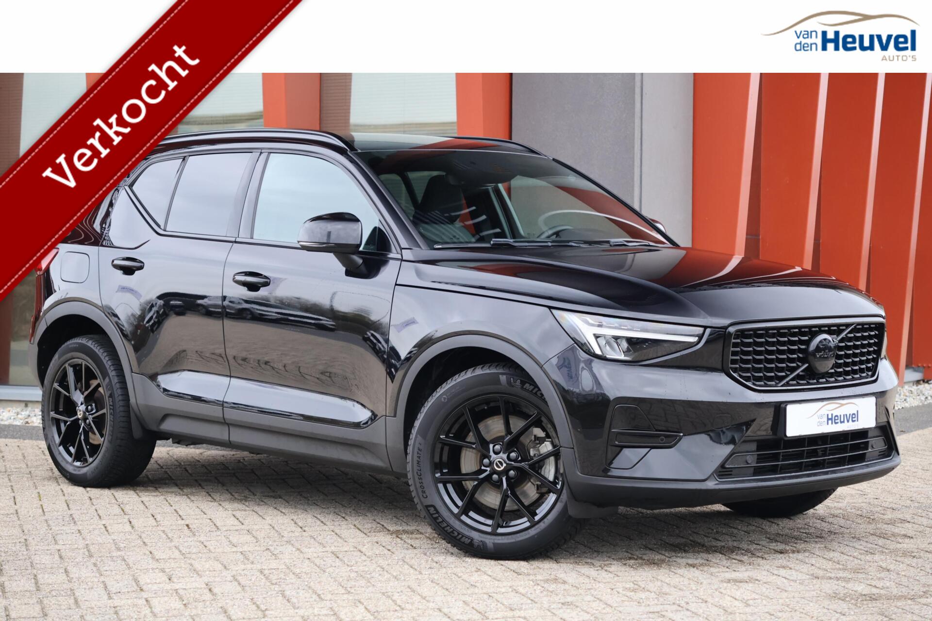 Volvo XC40 T4 Recharge Black Edition | Stoelverwarming | Trekhaak | Parkeercamera | H/K | Keyless 2022 - voorkant