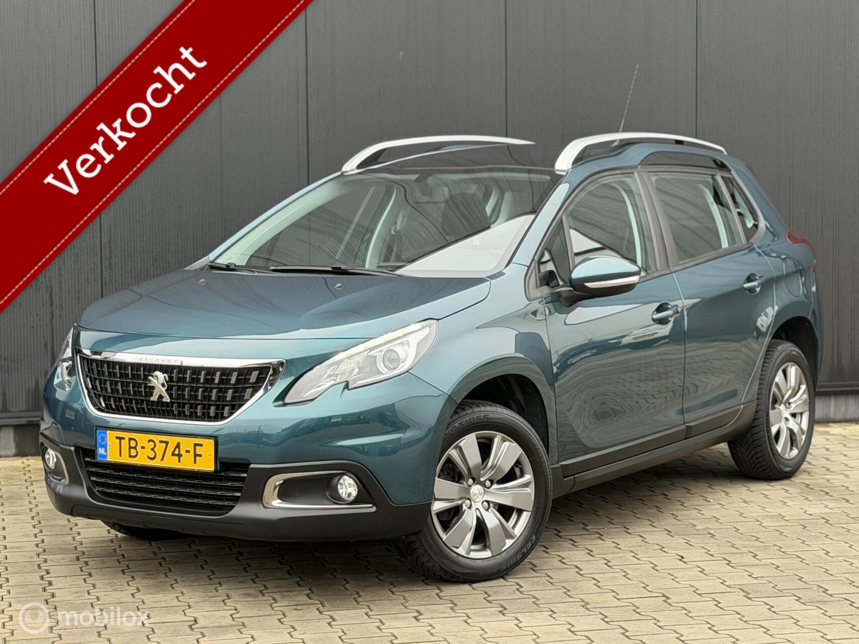 Peugeot 2008 1.2 110PK Blue Lion | CRUISE | NAVI | CARPLAY | 2018 - voorkant