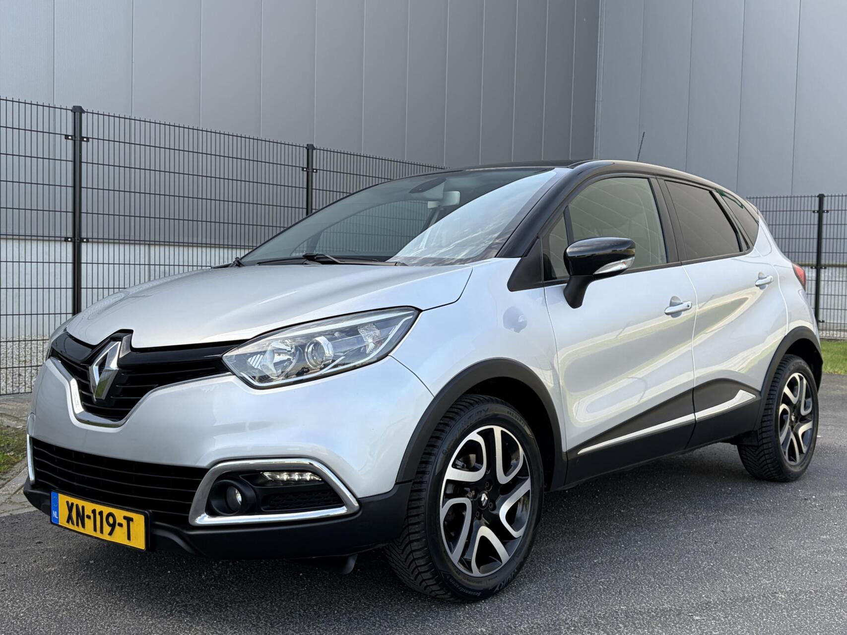 Renault Captur 1.2 TCe Xmod | 4 NIEUWE ALL-SEASONS | TREKH. 2015 - voorkant